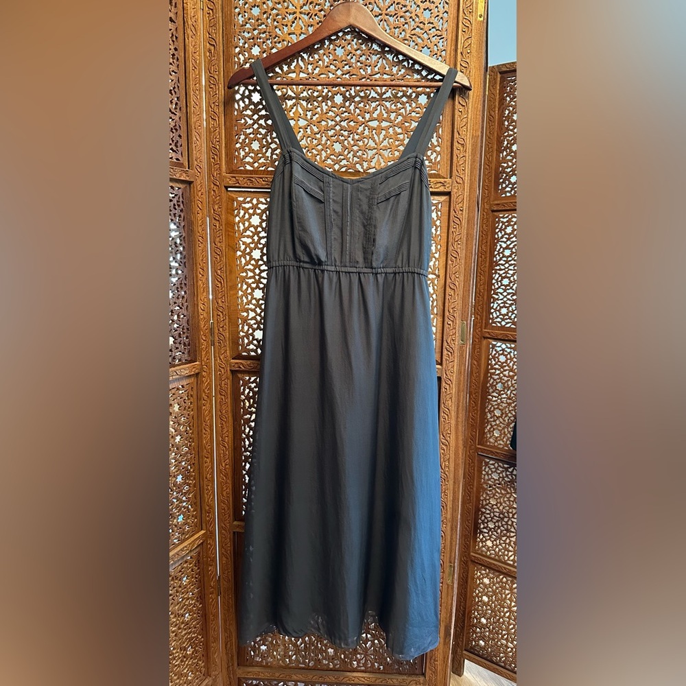 🚺 Fossil gray 100% silk dress